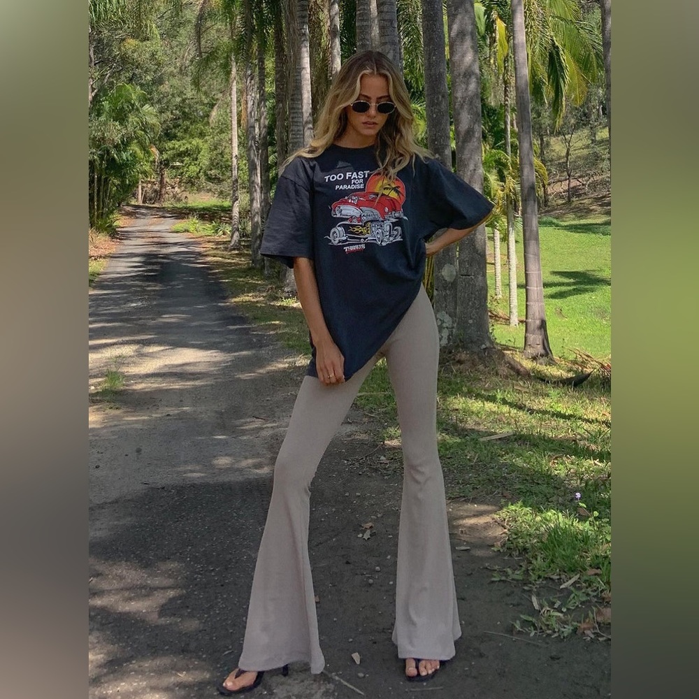Princess Polly✨Rita Ribbed Flare Pants 
Size: US2/ AU6/ Tan 
Worn Once
$25
